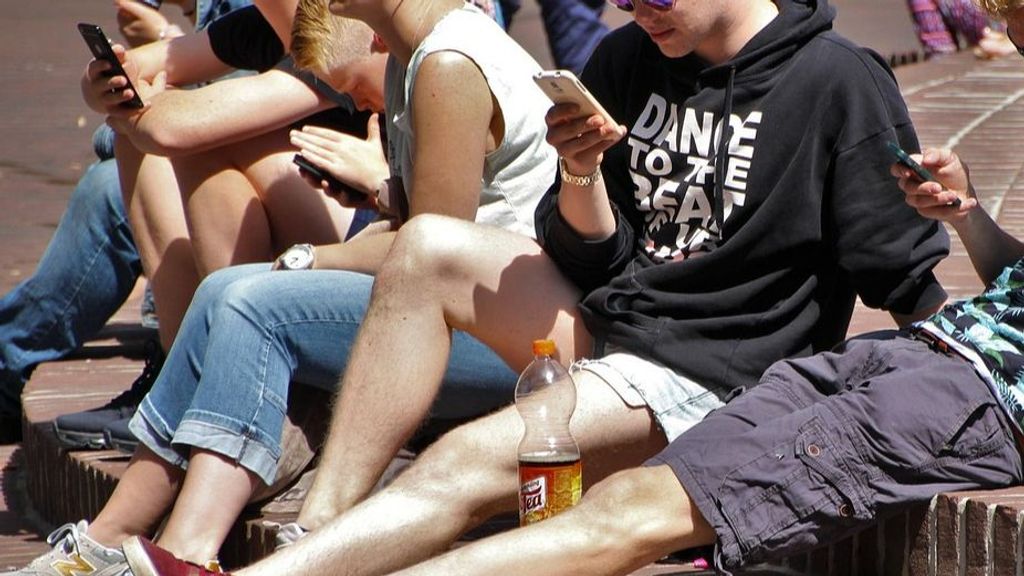 Jóvenes con smartphone