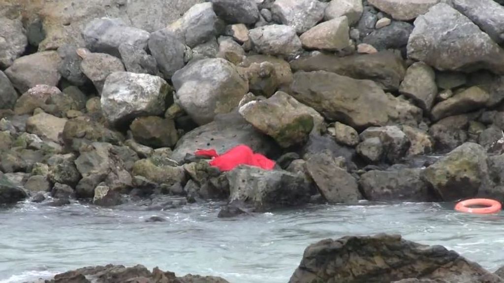 La Guardia Civil recupera el cadáver de un joven migrante que pretendía llegar a nado a Ceuta