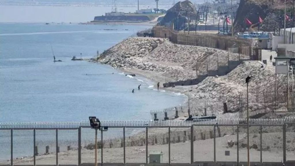Recuperan el cadáver de un migrante en otro repunte de entradas irregulares a nado en Ceuta