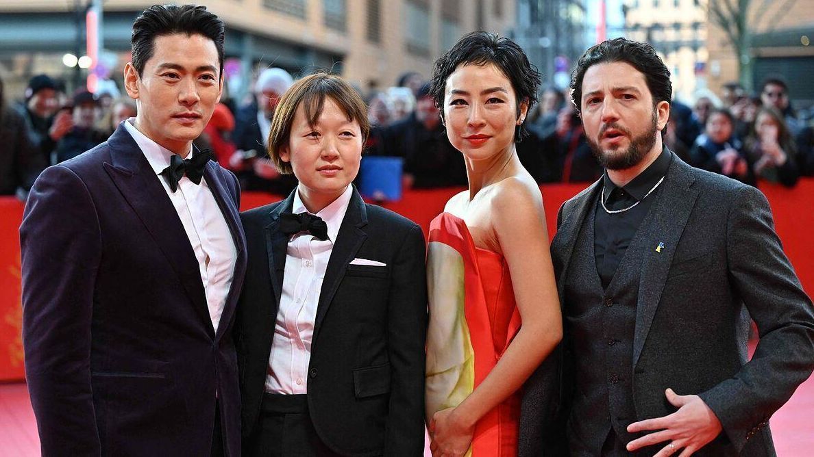 Teo Yoo, Celine Song, Greta Lee y John Magaro, directora y protagonistas de 'Vidas pasadas'
