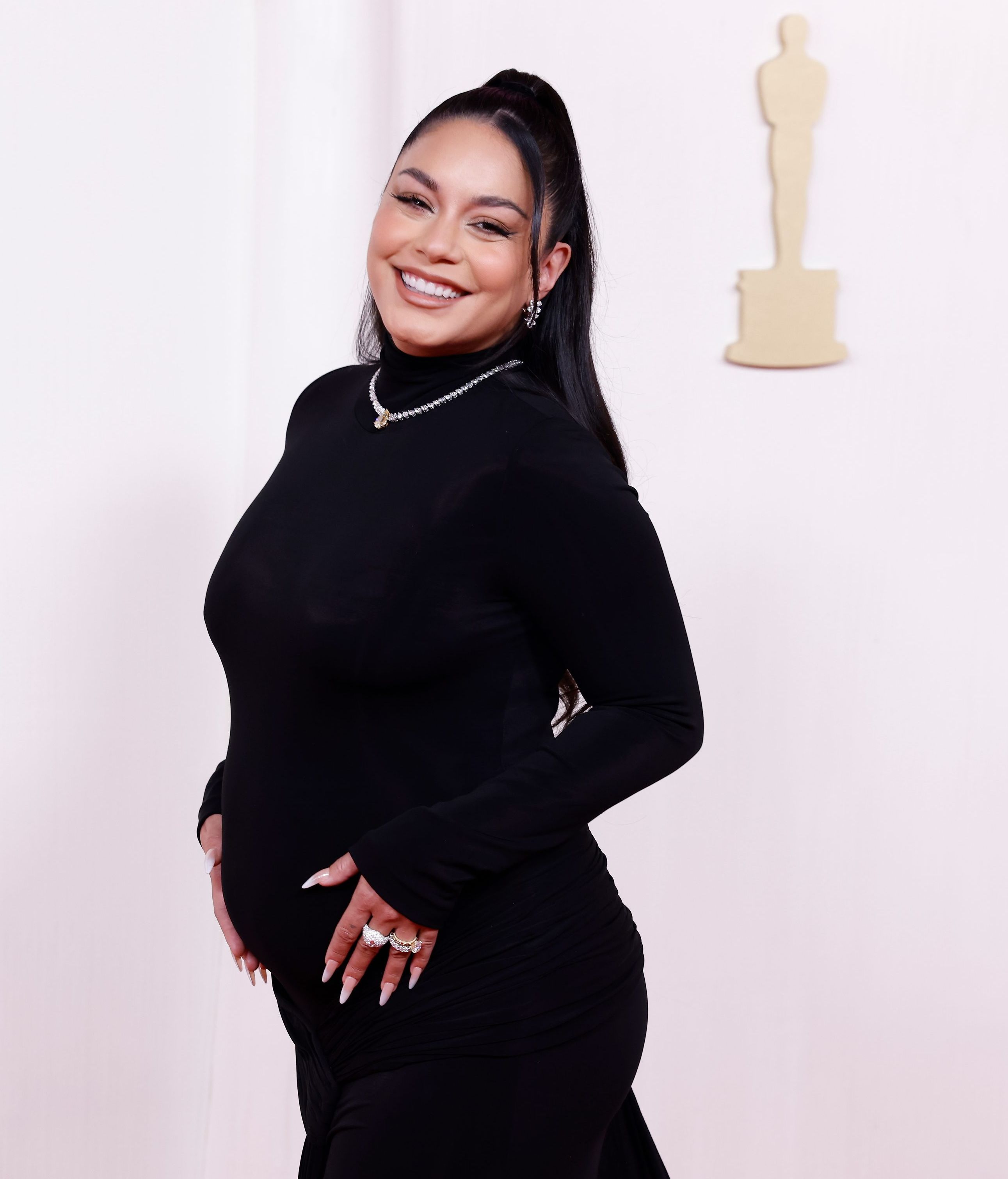 Vanessa Hudgens presume de tripa premamá en la alfombra roja
