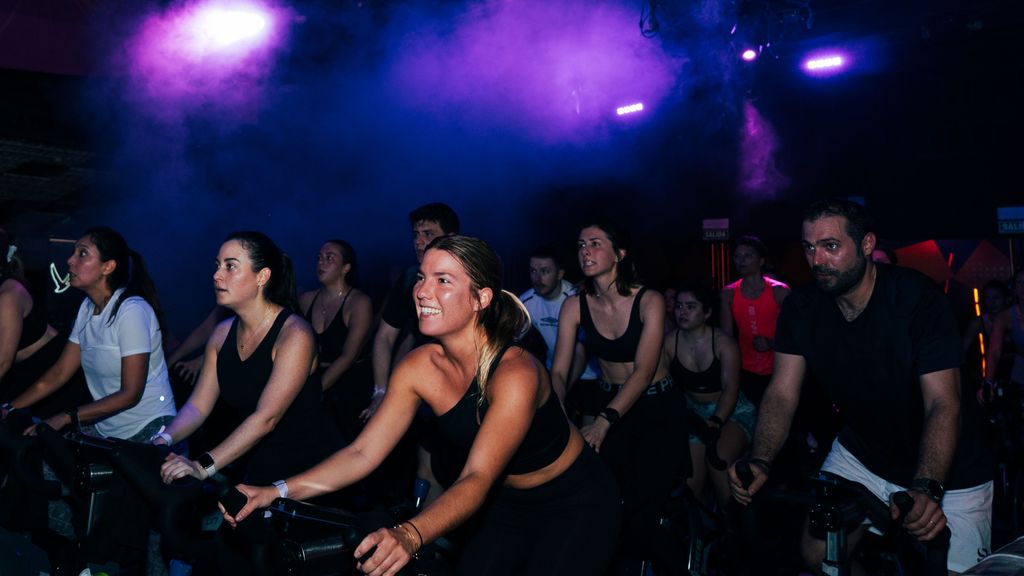 Dos sesiones de ciclismo en el interior de una discoteca de Barcelona