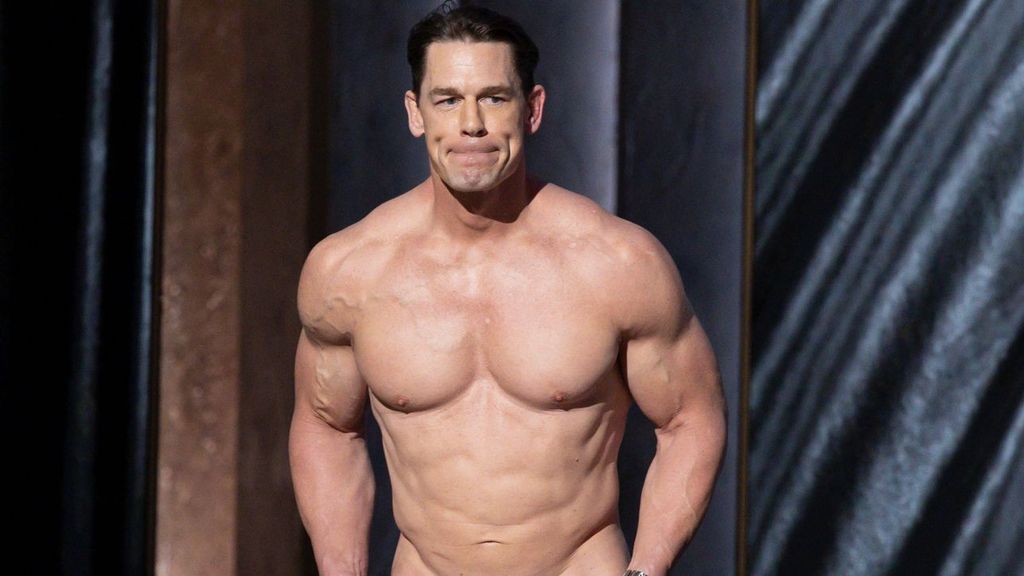 Este es el momento en el que John Cena ha subido completamente desnudo al escenario de los Premios Oscar
