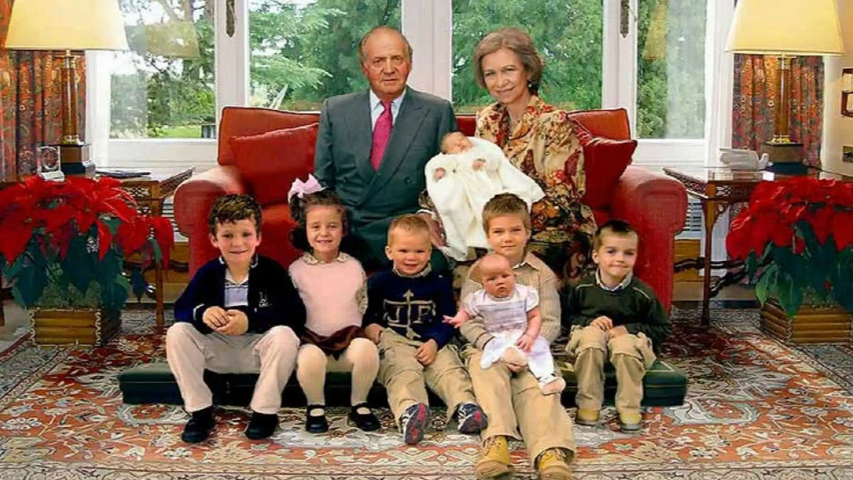 Nuestra familia real también tuvo problemas con los montajes fotográficos: la reina Sofía reconoció haber hecho uno