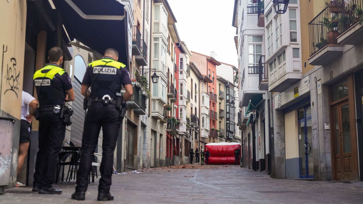 Dos agentes de la Policía Local de Vitoria