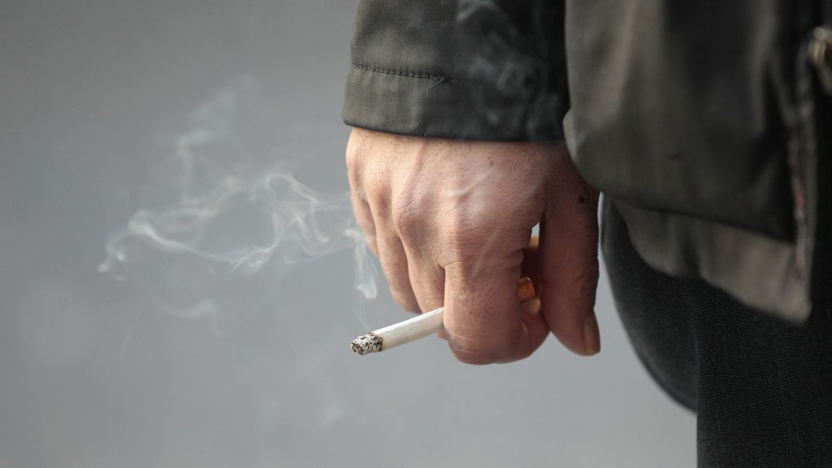 El nuevo plan de Sanidad contra el tabaco: de la ampliación de las zonas libres de humo y la protección del menor al aumento del precio