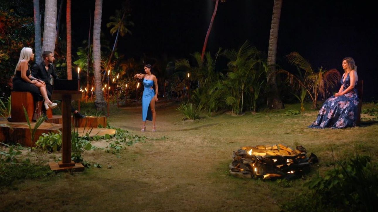 Marieta se enfrenta a Álex y Gabriela en la 'Hoguera final'