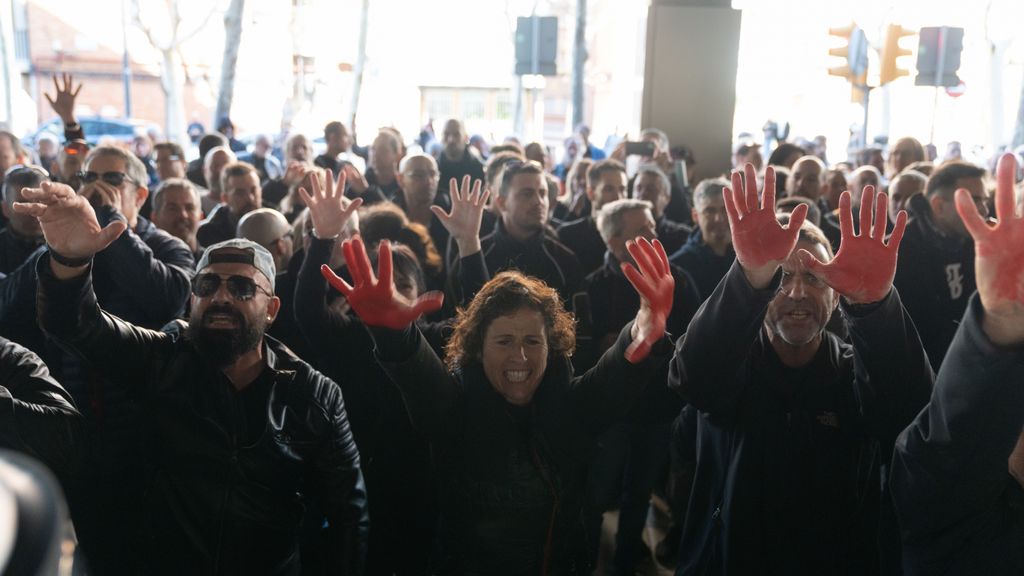 Cortan la Gran Via en Barcelona por la muerte de una cocinera a manos de un preso en Tarragona