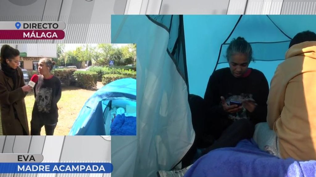 Una mujer desahuciada y sin trabajo acampa para vivir cerca de su hijo: ''Por favor, que me den una vivienda''