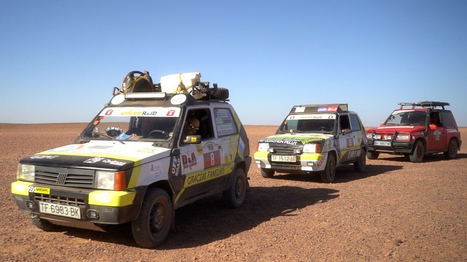 Varios participantes del Chatarras Raid, durante la competición