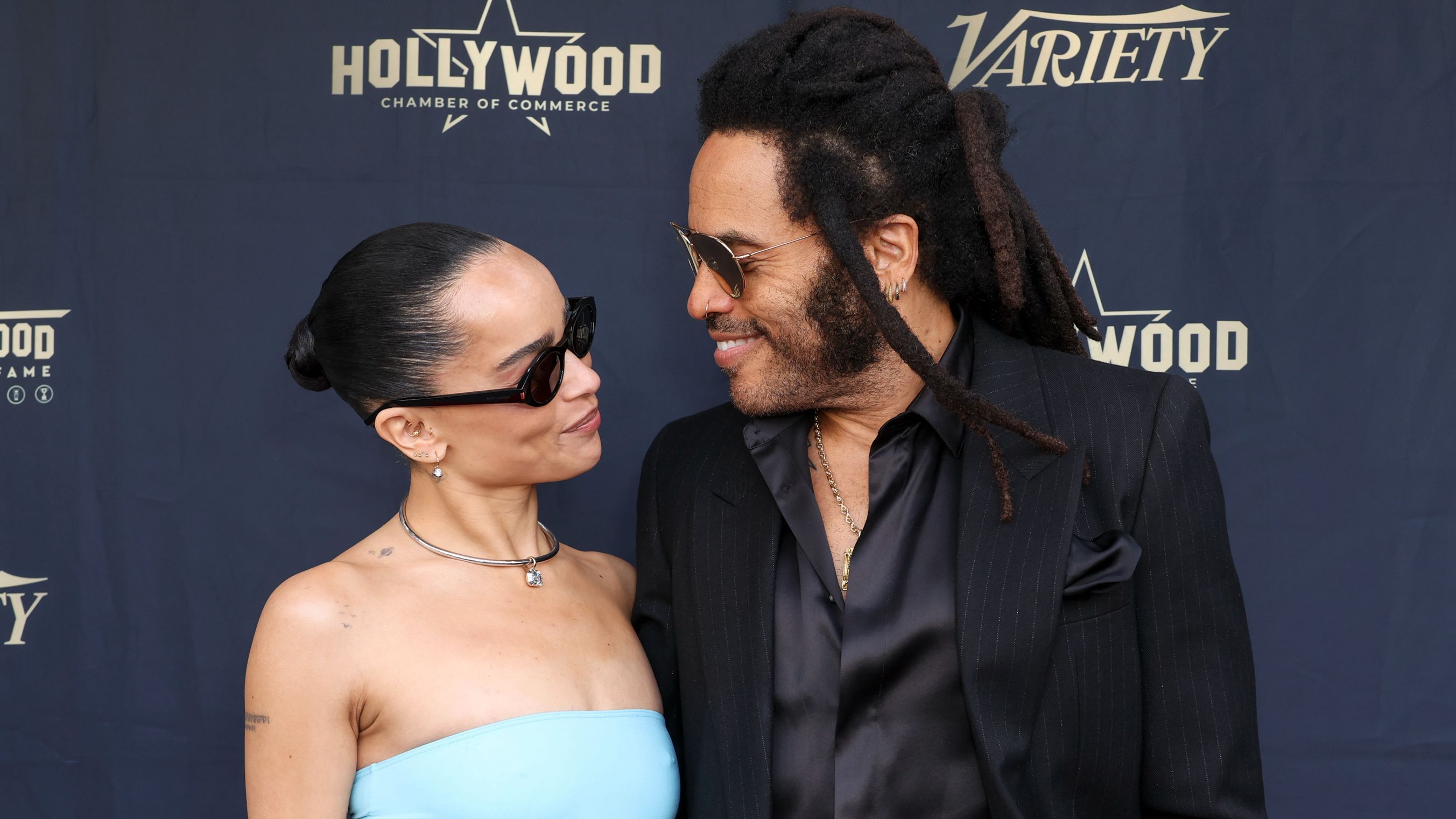 Zoë Kravitz asiste junto a su padre Lenny a la ceremonia del paseo de la fama