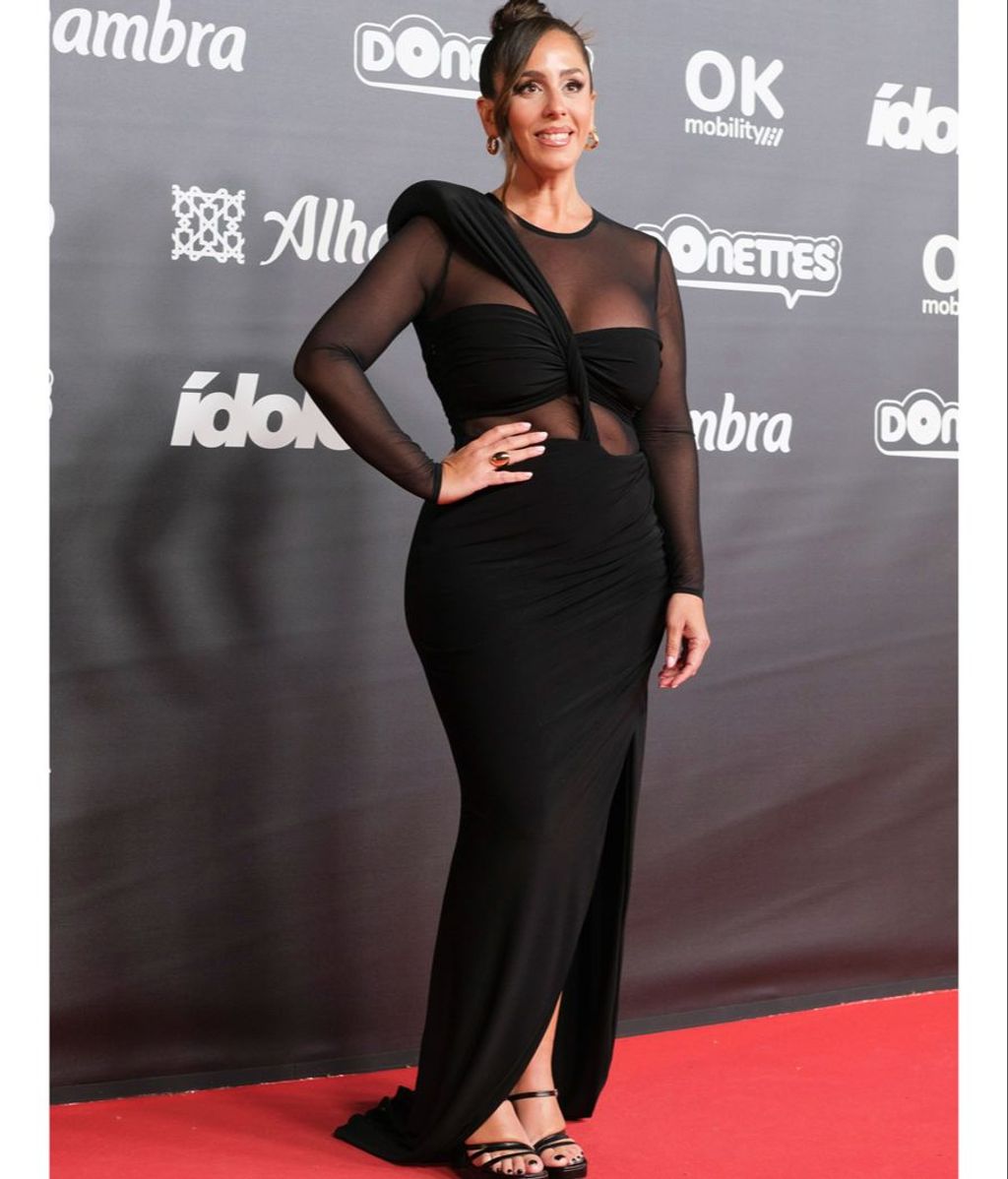 Anabel Pantoja, con un ajustado vestido negro con transparencias