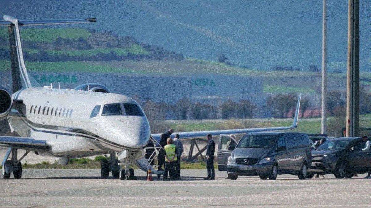 Don Juan Carlos aterrizando en Sanxenxo