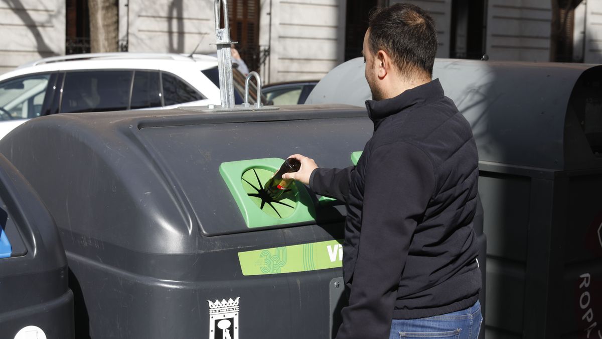 Los madrileños reciclaron 10.000 toneladas más de vidrio en 2023 que hace cinco años