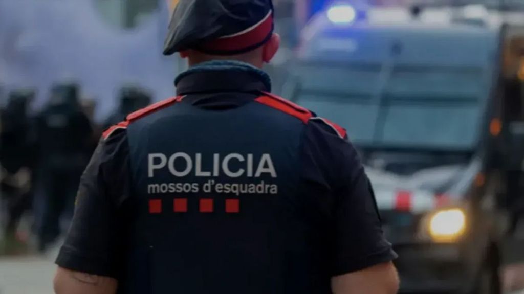 los mossos d esquadra encuentran los cadaveres de tres personas de la misma familia en barcelona d2a5