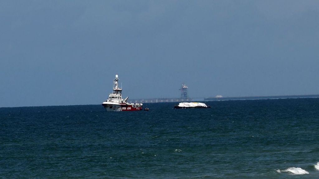 Concluye el desembarco de la ayuda humanitaria transportada por el barco 'Open Arms' a la Franja de Gaza