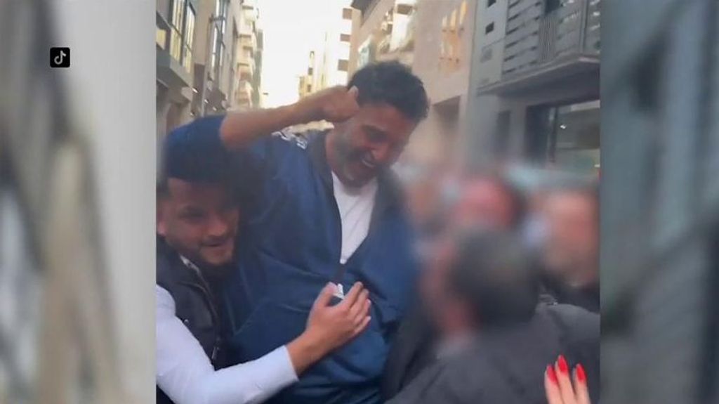 Joaquín 'El prestamista' queda en libertad sin cargos tras negarse a declarar: aplausos y vítores a su salida de los juzgados