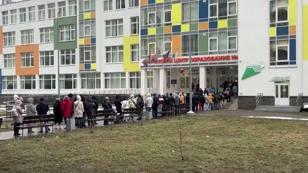 La oposición rusa sobrecarga los colegios electorales de Moscú durante el "Mediodía contra Putin"