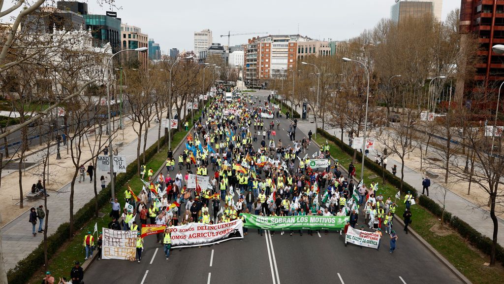 Casi 80 tractores se manifiestan en Madrid