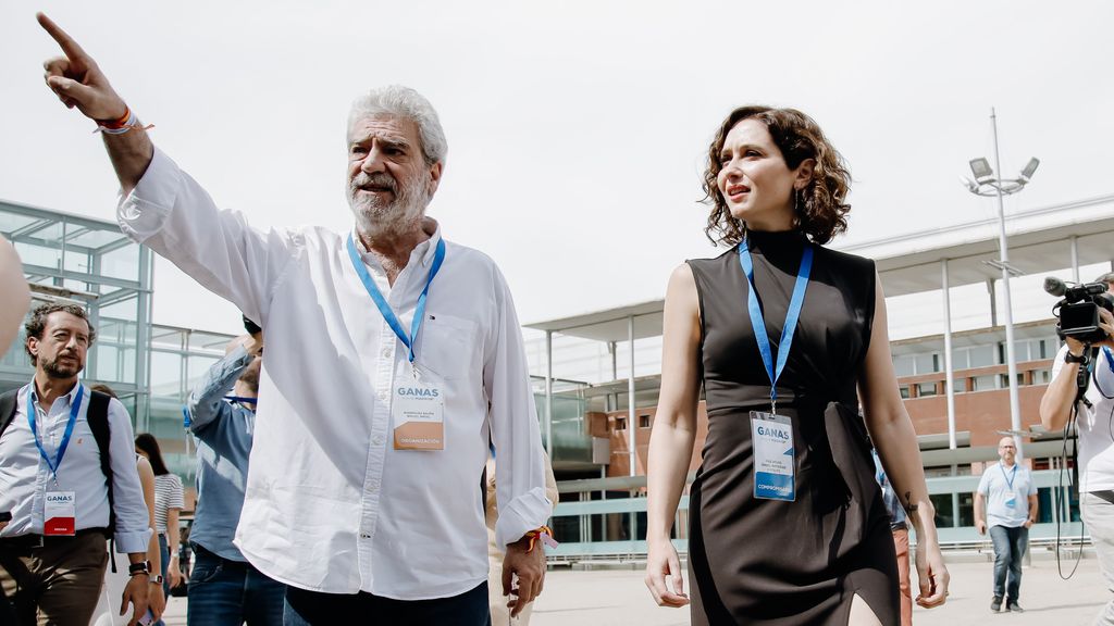 El director de comunicación de Isabel Díaz Ayuso, Miguel Ángel Rodríguez, y la presidenta de la Comunidad de Madrid, Isabel Díaz Ayuso