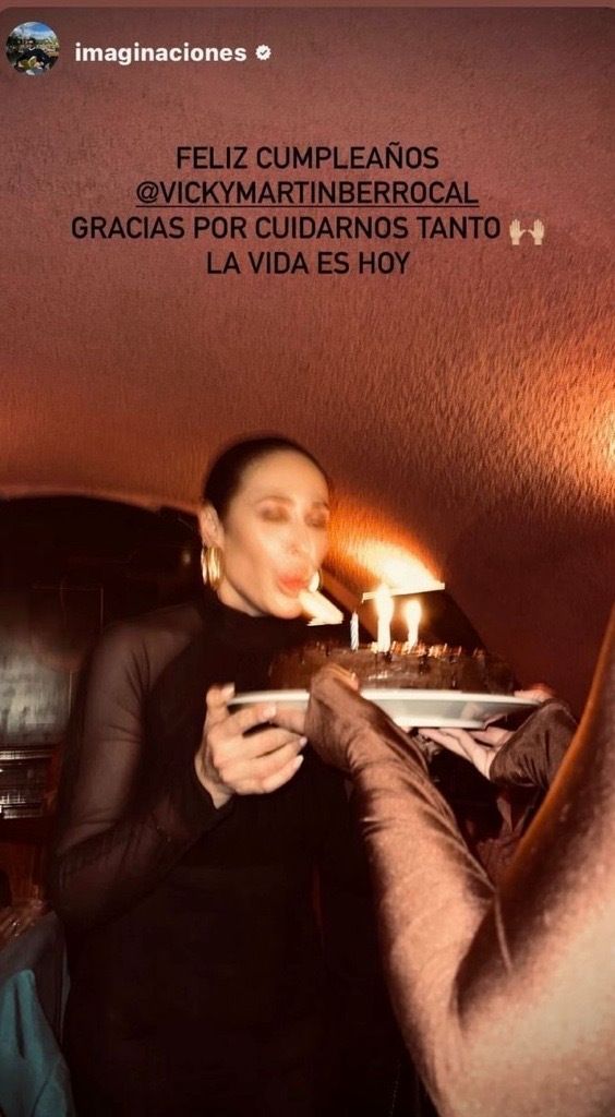 Enrique Solís felicita a Vicky Martín Berrocal de forma pública