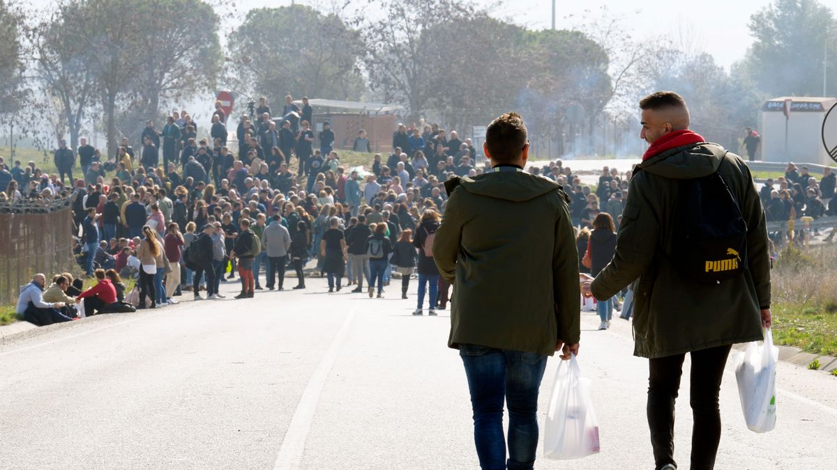 Funcionarios bloquean accesos a cárceles catalanas en protesta por asesinato de cocinera