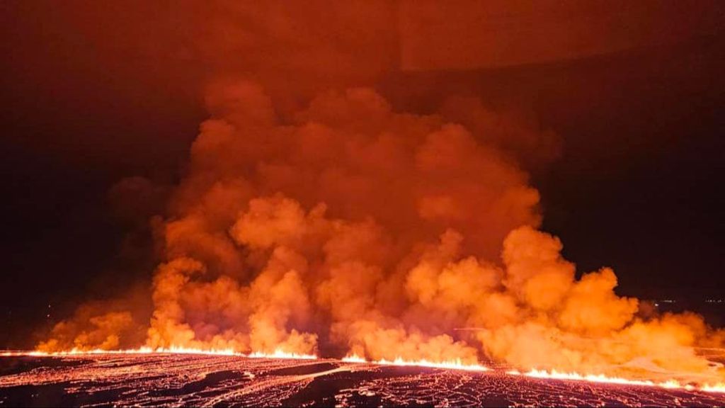 Islandia, en estado de emergencia por otra erupción volcánica: es la cuarta desde octubre