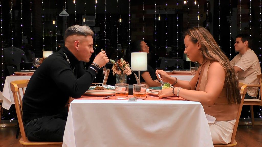 Mari Luz, ante los gustos gastronómicos de su cita en ‘First Dates’: “Eso no es chocolate, me has roto el corazón”