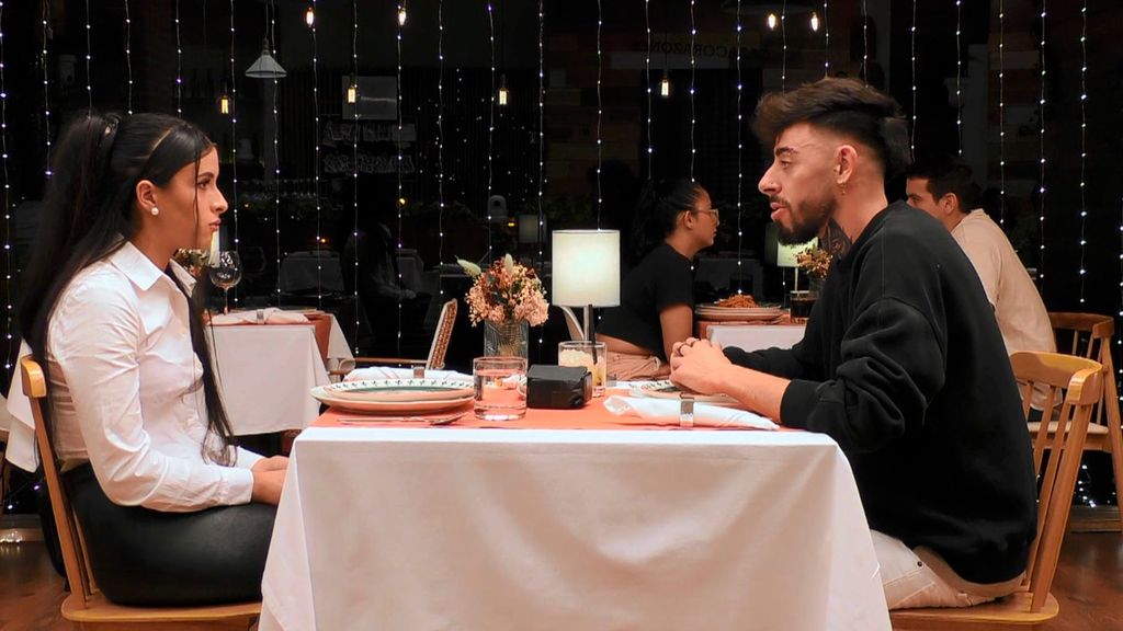 A un soltero de ‘First Dates’ le sienta mal que su cita no sepa dónde está Gerona, pero él no coloca a Castellón en el mapa: “¿En Andalucía?”