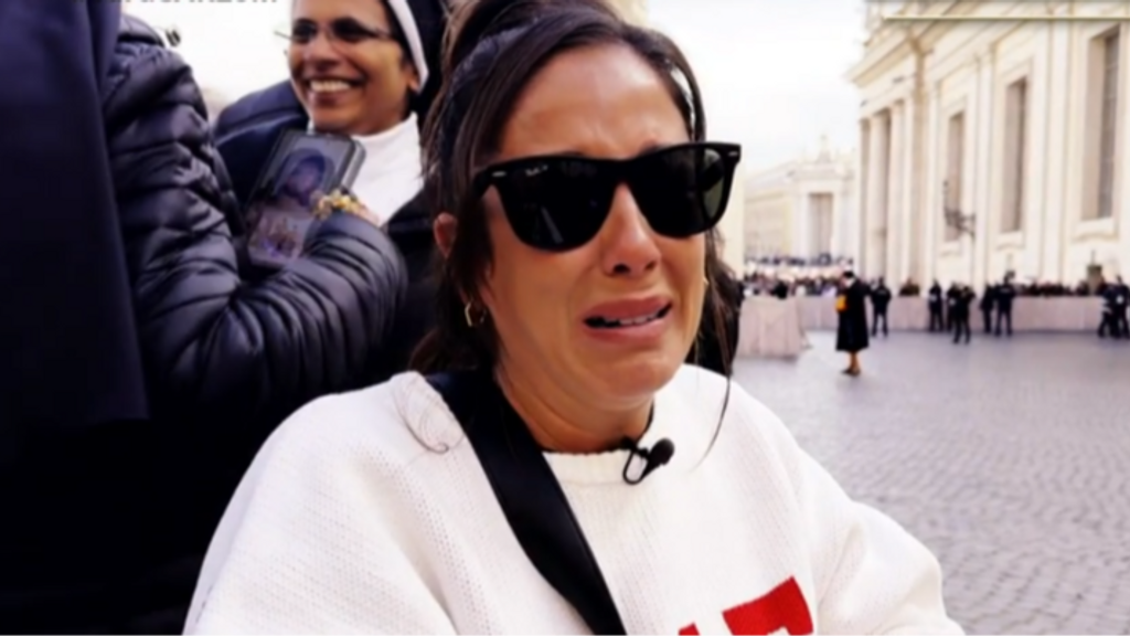 Anabel Pantoja rompe a llorar al cumplir el sueño de su vida y conocer al Papa: "Fue muy emocionante y mágico"