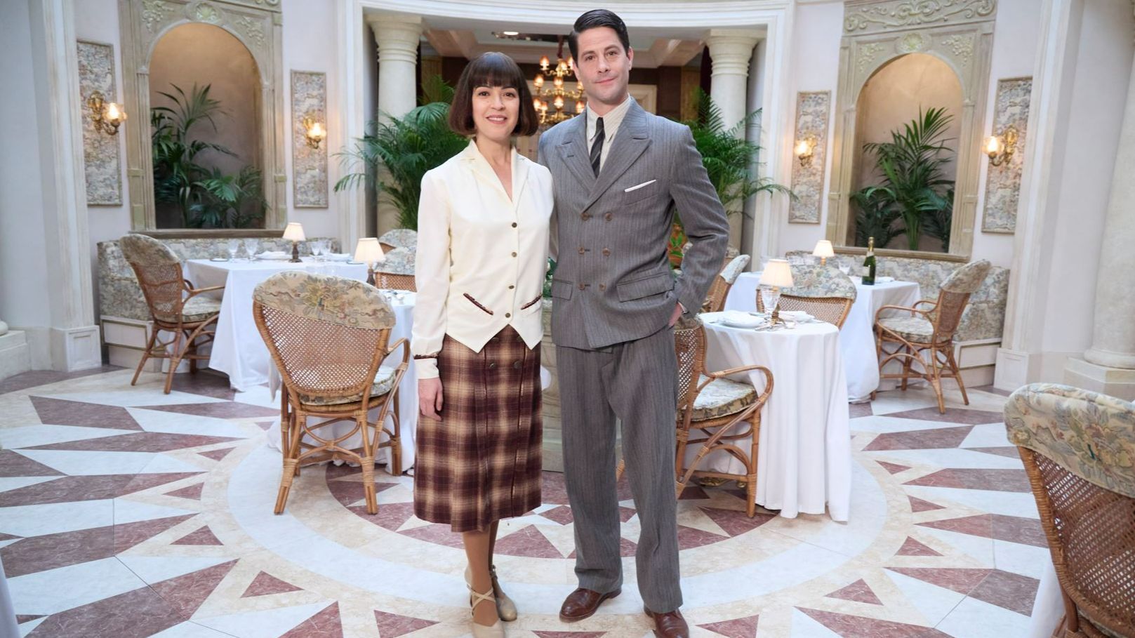 Verónica Sánchez y Luis Fernández, protagonistas de 'La Favorita 1922'.