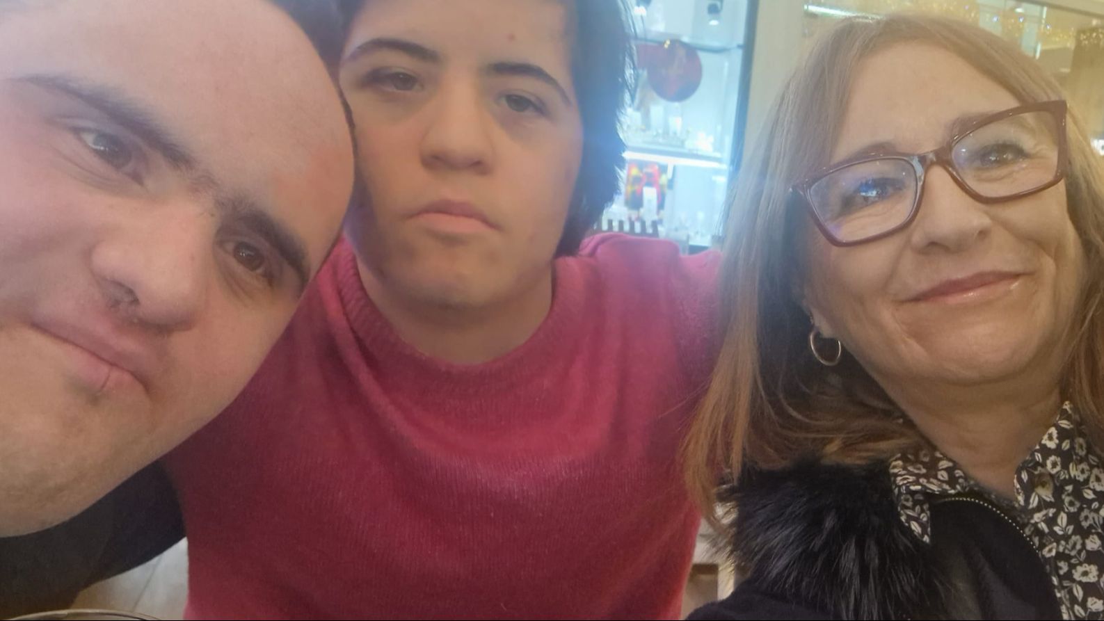 Ester y sus dos hijos, José y Eva.