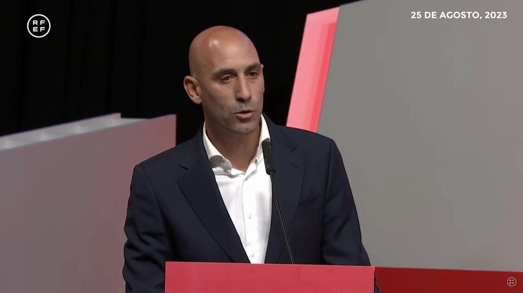 Luis Rubiales, abonado a la polémica: del beso a Jenni Hermoso a los poblemas de la Supercopa