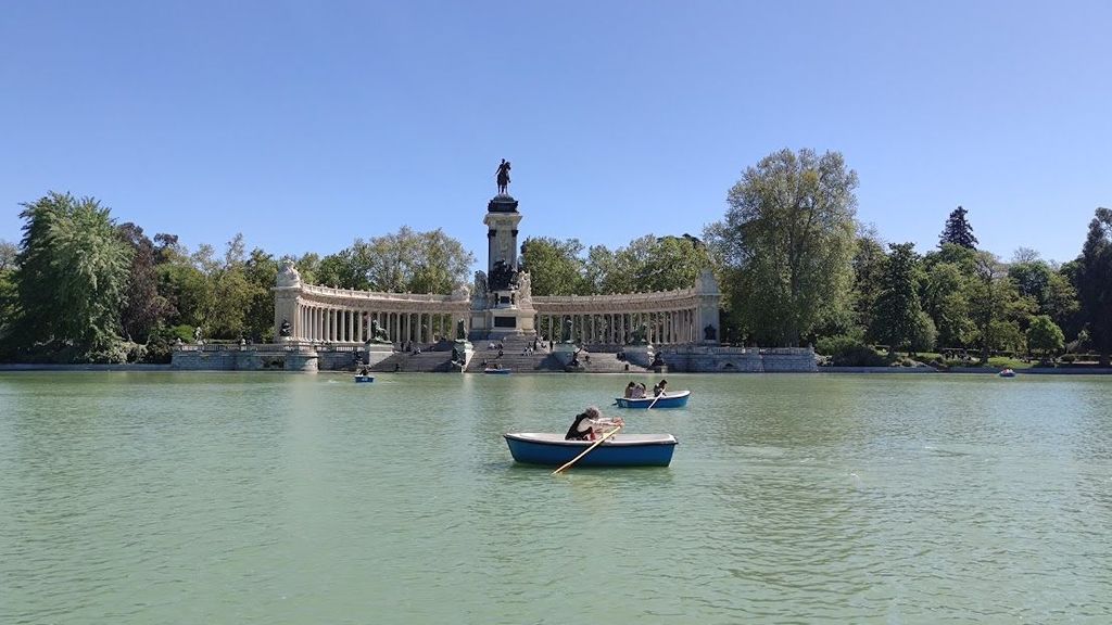 Barcas en el parque del Retiro