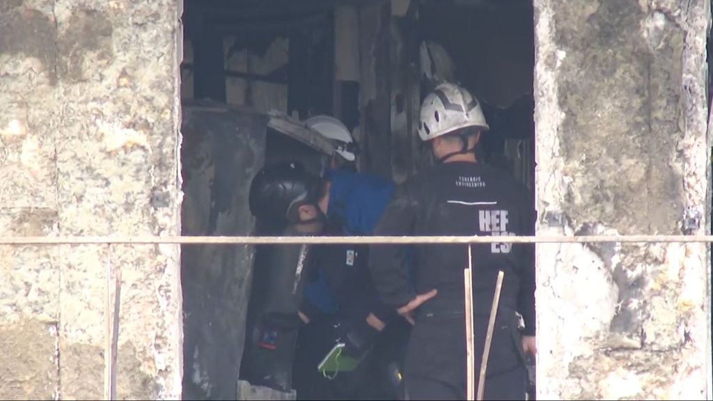 Incendio en el Campanar: los peritos entran por primera vez en el piso 86 en busca del origen