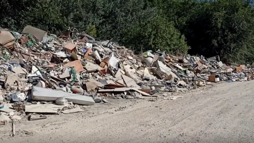 Las escombreras, la plaga sin vida que se acumula en las afueras de Madrid: nadie se hace responsable