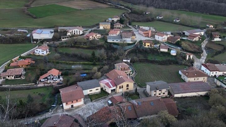 "Tenemos en el pueblo siete niños de menos de cuatro años", se felicita el alcalde