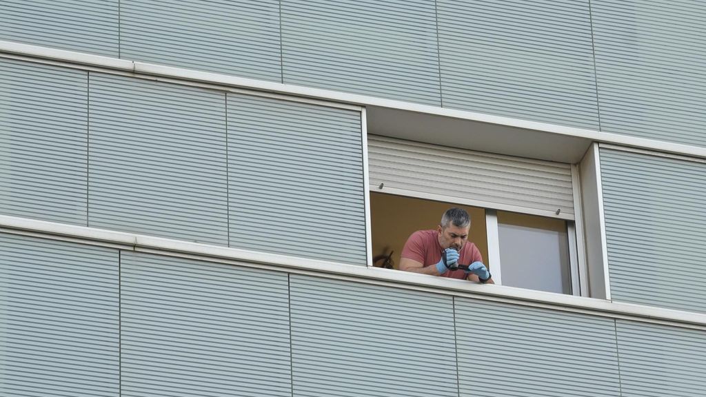 Un niño de 20 meses se precipita de un quinto piso de Vitoria