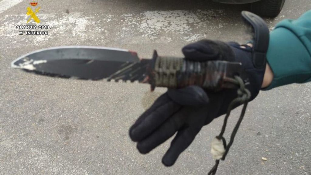 La Guardia Civil ha detenido a tres personas por una reyerta con un cuchillo táctico en Torrevieja