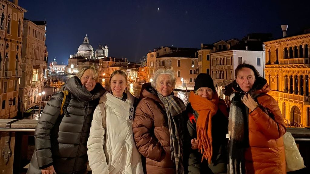 Ana, madre, sobrina Marta y hermanas en Venecia