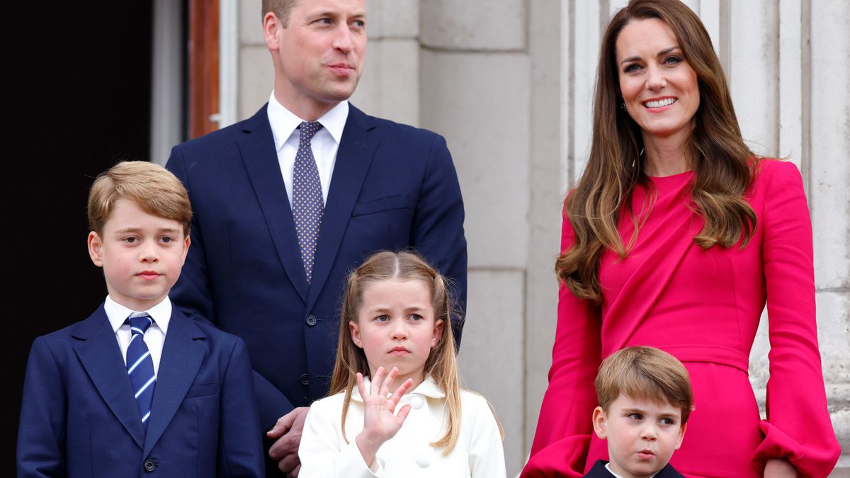 Los príncipes de Gales, y sus tres hijos, en una imagen de 2022