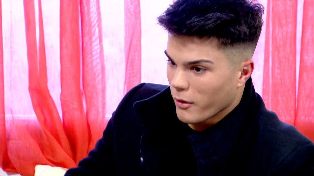 El primer beso de Miguel Martínez en televisión