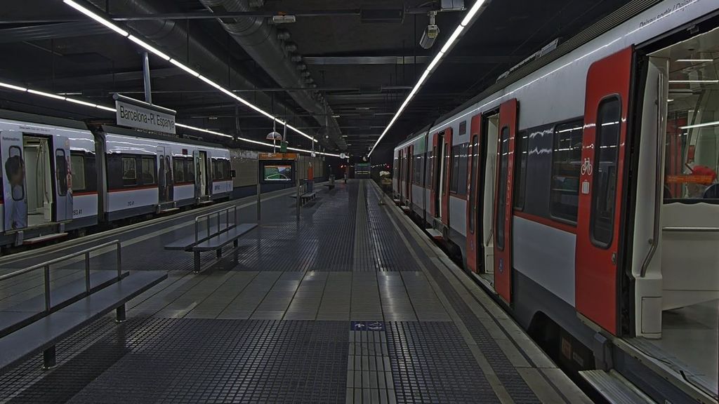 Jóvenes se pelean con un presunto ladrón que acaba detenido en el Metro de Barcelona