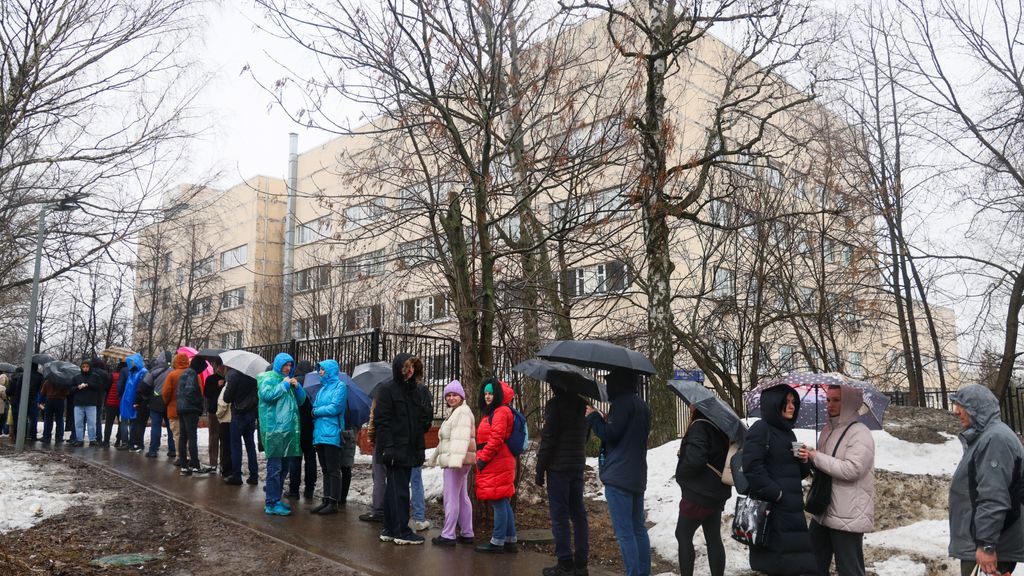 Enormes colas a las puertas de los centros de donación de sangre de Moscú tras el atentado