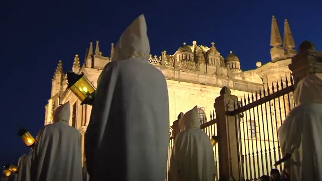 Salen a las calles las primeras procesiones de Semana Santa: los primeros pasos recorren ciudades como Zamora y Sevilla