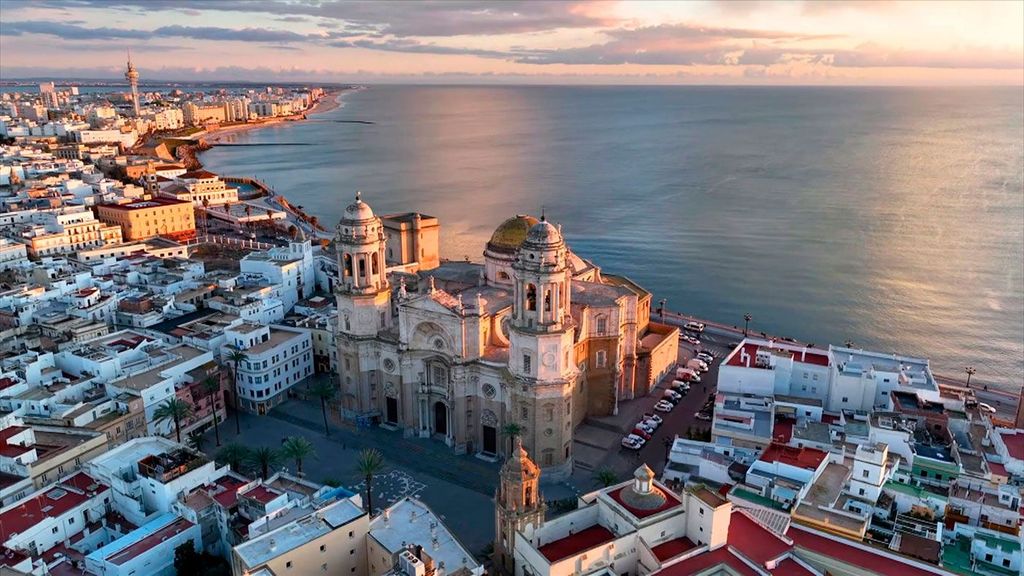 Los misterios de Cádiz: una logia masónica y espiritista y un avistamiento OVNI histórico Cuarto Milenio Temporada 19 Top Vídeos 307