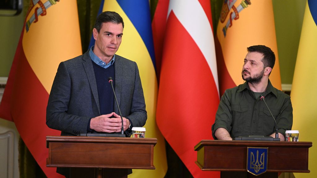 El presidente del Gobierno, Pedro Sánchez, ofrece declaraciones a los medios de comunicación tras reunirse con el presidente de Ucrania, Volodimir Zelenski