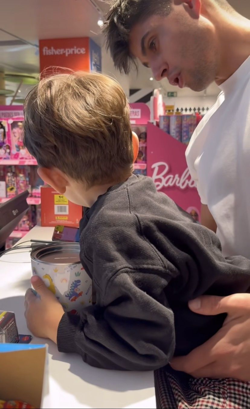 Javier Tudela junto a su hijo en sus historias temporales