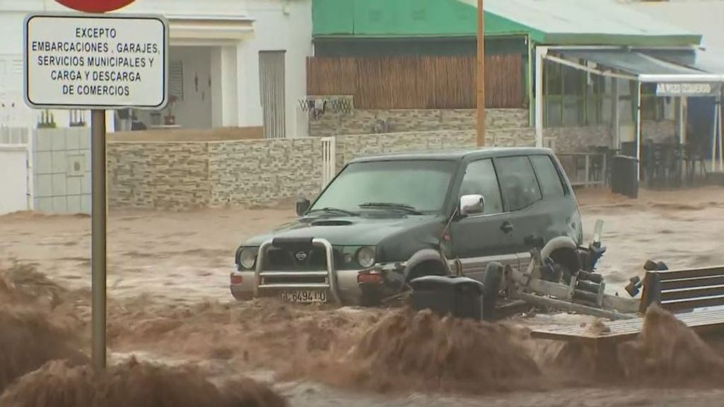 La DANA que ha azotado a Canarias pierde fuerza pero continúan los avisos por fuertes lluvias