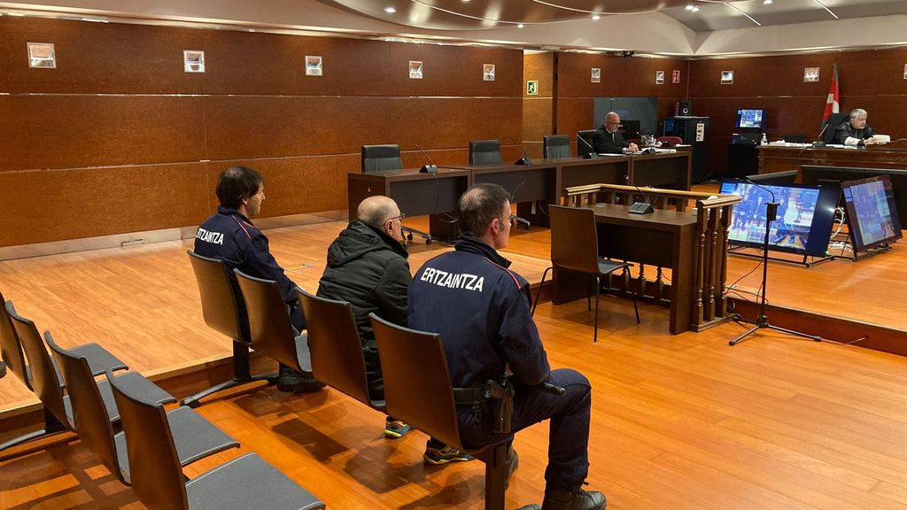 Arranca el juicio contra el condenado por matar a su pareja y su exsuegra en Vitoria: ahora será juzgado por quemar el piso